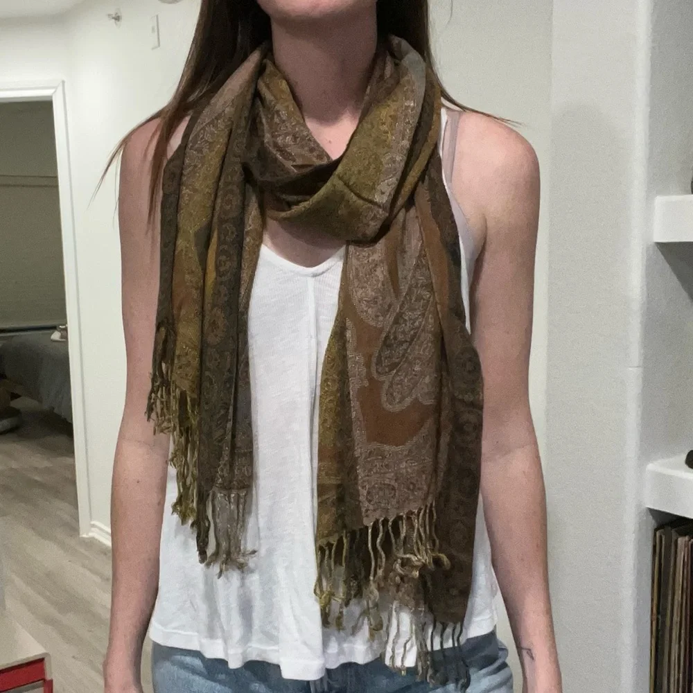 Scarf - Picture 4 of 5